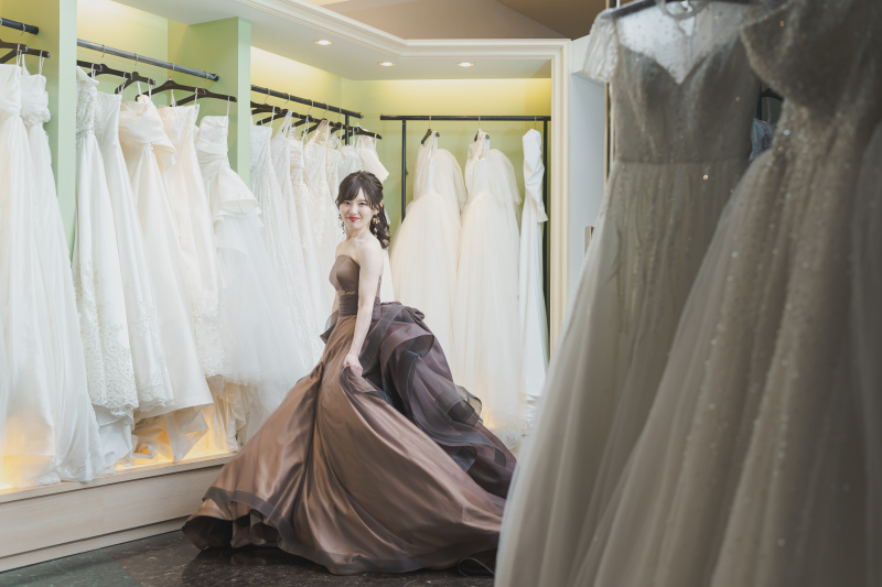 DRESS AND STYLESりんくう店_カラードレスが豊富