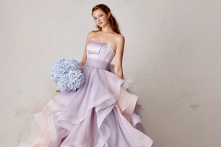 あれこれ目移りするほどカラードレスも豊富！