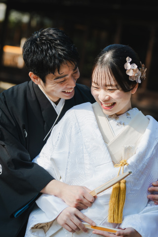 DRESS AND STYLESりんくう店_【和装】四季折々の景色に豪華な花嫁衣裳が映えるロケーションフォト