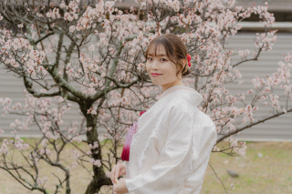 DRESS AND STYLESりんくう店_【和装】四季折々の景色に豪華な花嫁衣裳が映えるロケーションフォト