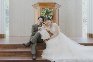 DRESS AND STYLESりんくう店_【大切な家族に晴れ姿を】ファミリー＆ペットも一緒に撮影♪