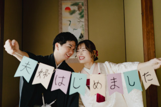 DRESS AND STYLESりんくう店_【和装】四季折々の景色に豪華な花嫁衣裳が映えるロケーションフォト