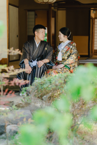 DRESS AND STYLESりんくう店_【和装】四季折々の景色に豪華な花嫁衣裳が映えるロケーションフォト