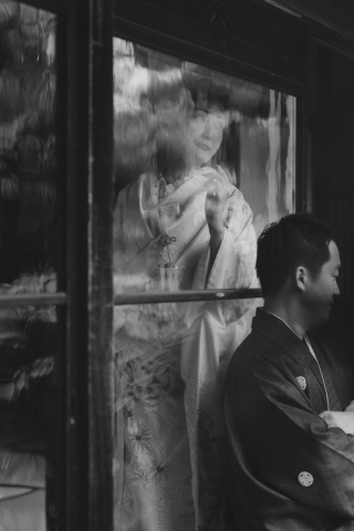 大人っぽくクールなイメージをモノクロで表現しました。