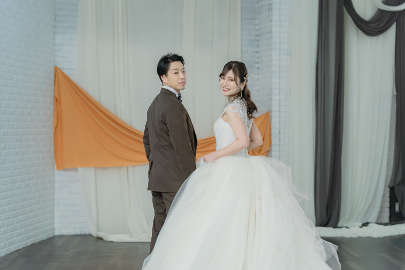 【100カット撮影データ10日後お渡し特典】ウェディングドレス・タキシード《選び放題》！スタジオ撮影プラン