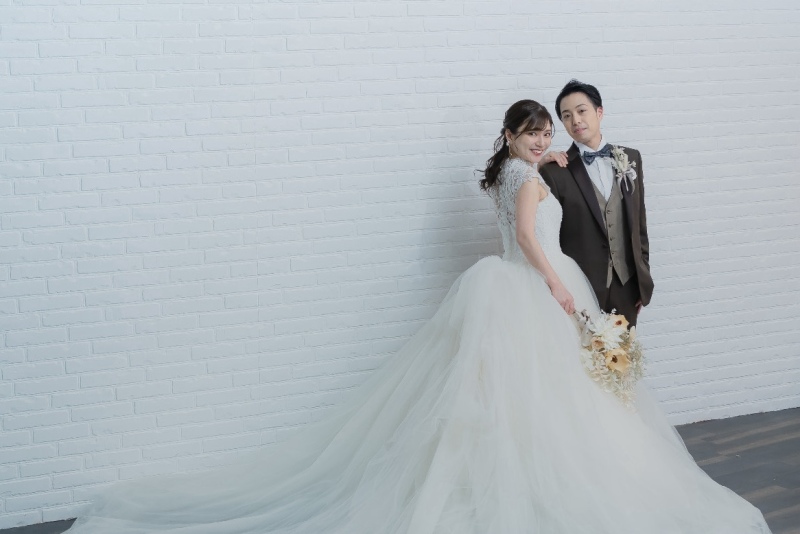 【100カット撮影データ10日後お渡し特典】ウェディングドレス・タキシード《選び放題》！スタジオ撮影プラン