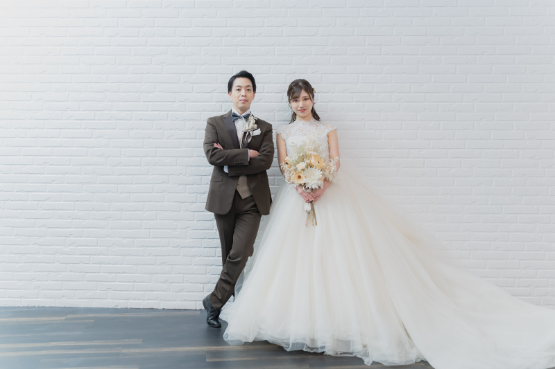 【100カット撮影データ10日後お渡し特典】ウェディングドレス・タキシード《選び放題》！スタジオ撮影プラン