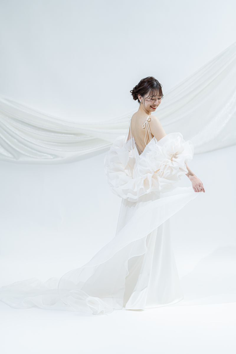 【洋装1点ヘアメイク&データ付】運命感じるとっておきの一着でソロウェディング!今だから残せる写真を♪