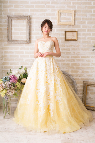 001705 イエローホワイトレースボリュームAラインドレス