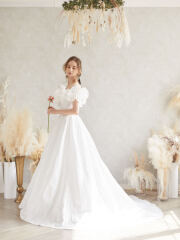 ホワイト　フリルショルダードレス