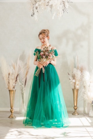 61137　グリーンオフショルダーチュールドレス