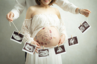 ご持参マタニティシールが可愛い♡マタニティフォト