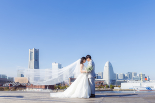 晴天の下大さん橋でウェディングフォト！