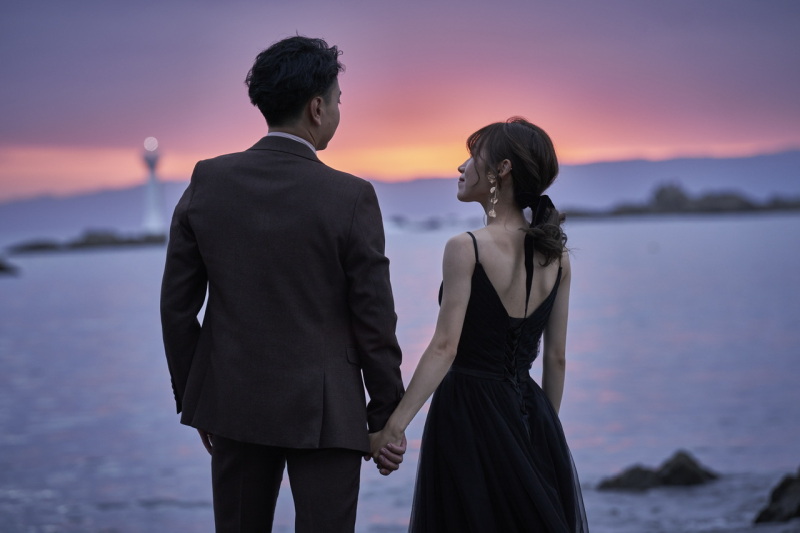 日暮らは森戸海岸の岩場で