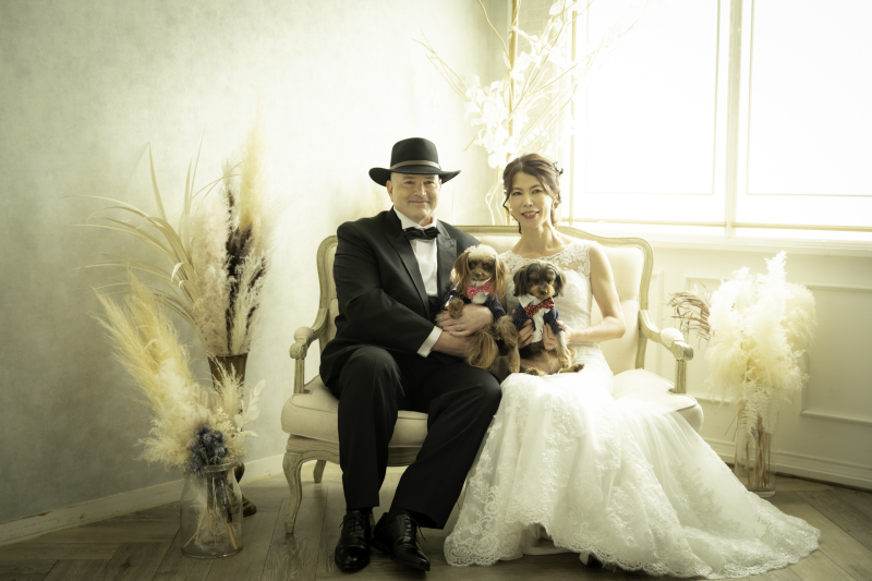 ワンちゃん2匹と一緒に♡スタジオウェディング