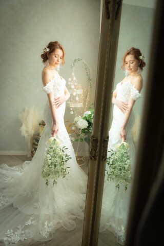 ヘアメイクやドレス、背景の非日常感を演出しつつ、ご本人本来の素敵な雰囲気をお写真に残すお手伝いをさせていただきます。