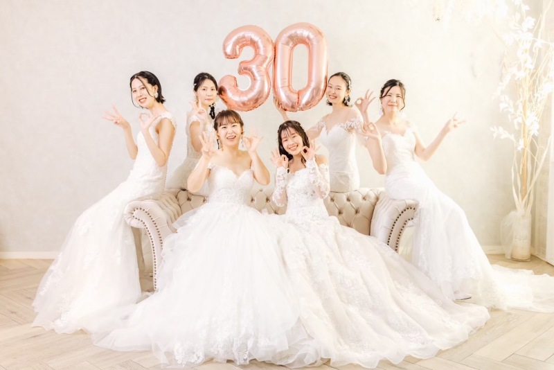 《女子会プラン》ガールズフォト 誕生日や節目の記念に。友達、姉妹、親子で撮影!ドレス1着ずつ、ヘアセット、小物付き 2名様から!