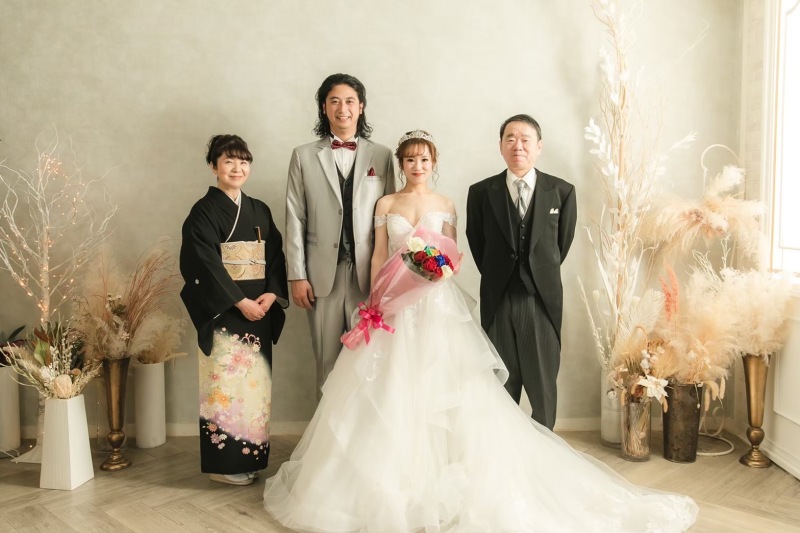 《ファミリーフォト》新郎新婦+5名様まで撮影可能!記念日やカジュアルウェディングに〇 ドレス・タキシード・ヘアセット付プラン