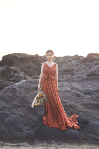 テラコッタカラードレス