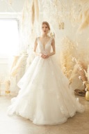 Vカットティアードホワイトプリンセスラインドレス