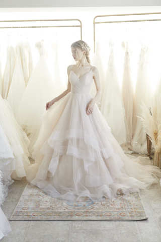 ベージュピンクティアードドレス　ao-wdrs-050956