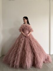 ふわふわモーヴピンクドレス