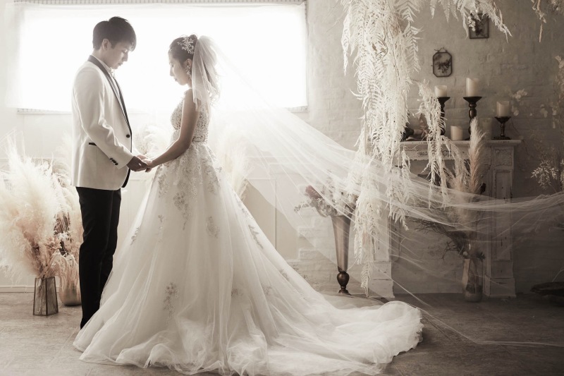 セピアカラーのベールシーン