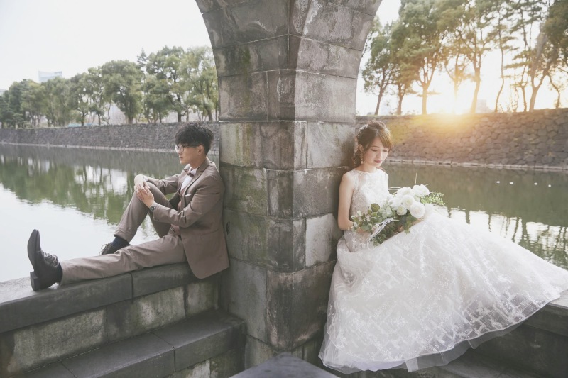 ふたり背中合わせ