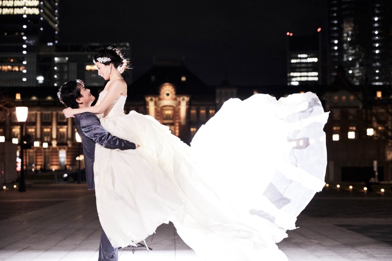 3箇所目は東京駅舎前にて