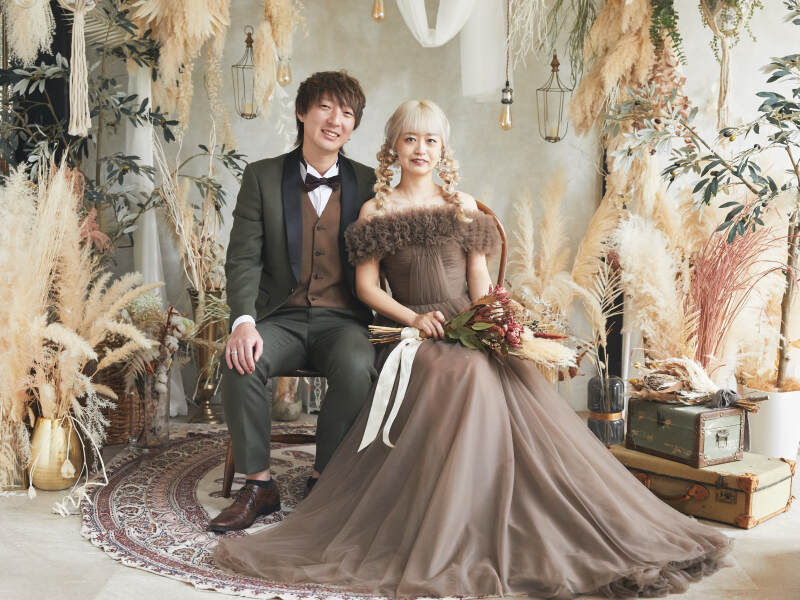 スタジオ撮影・カラードレスでウェディングフォト