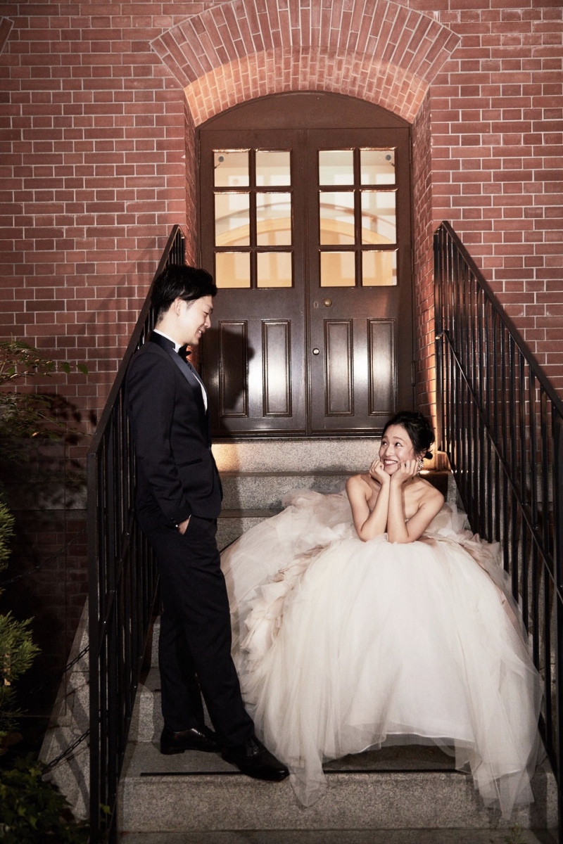 三菱一号間美術館外観で憧れのお座りショット