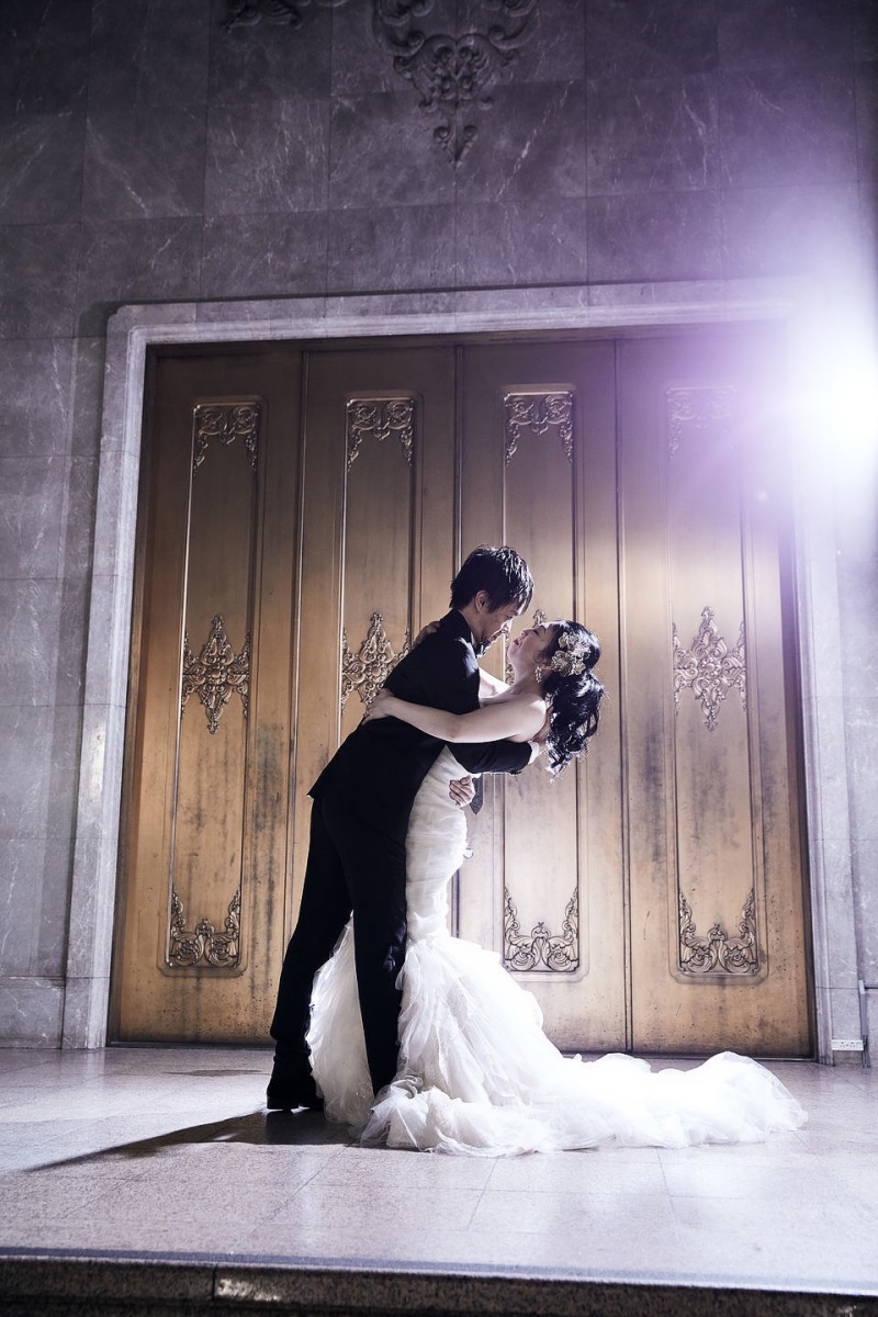 社交ダンスのようなポーズで