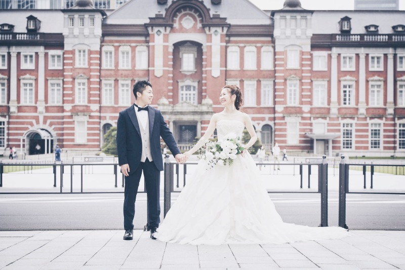 東京駅舎前にて