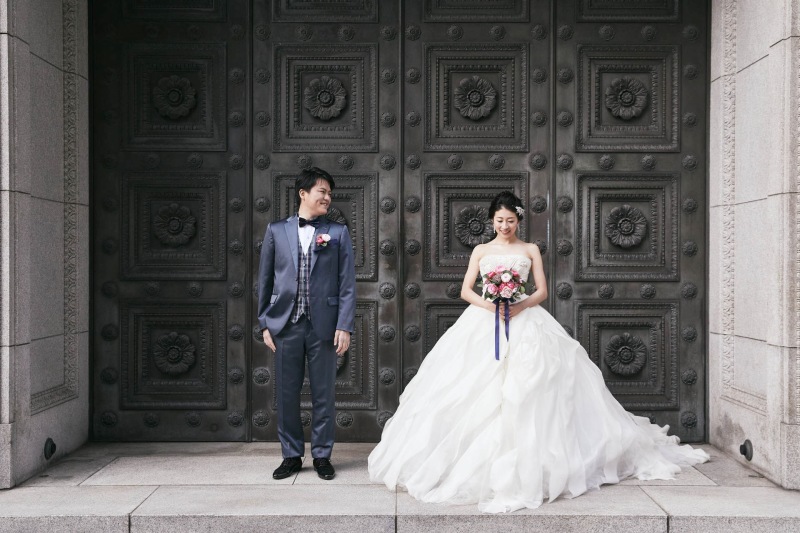 明治生命館の重要文化剤の扉前で