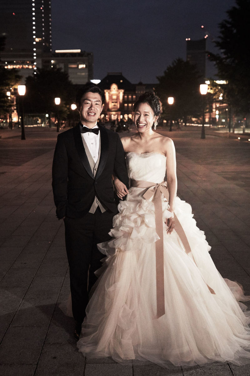 人気のヴェラウォンヘイリーでの丸の内ナイトロケーションフォト