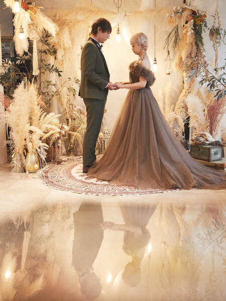 スタジオ撮影・カラードレスでウェディングフォト