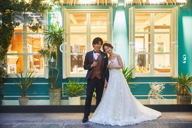 スパゲティストラップのインポートAラインドレス