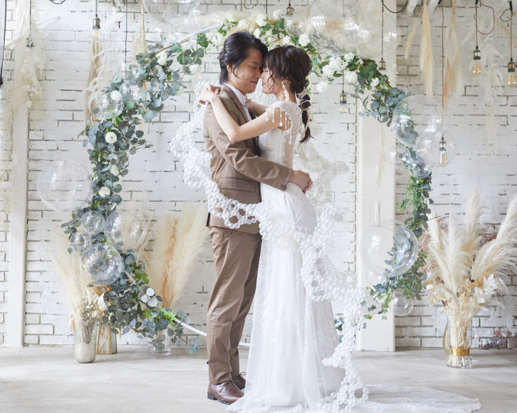 【溢れるほどのバルーンに囲まれる】洋装1着スタジオフォトプラン|衣装選び〜撮影まで1日完結!