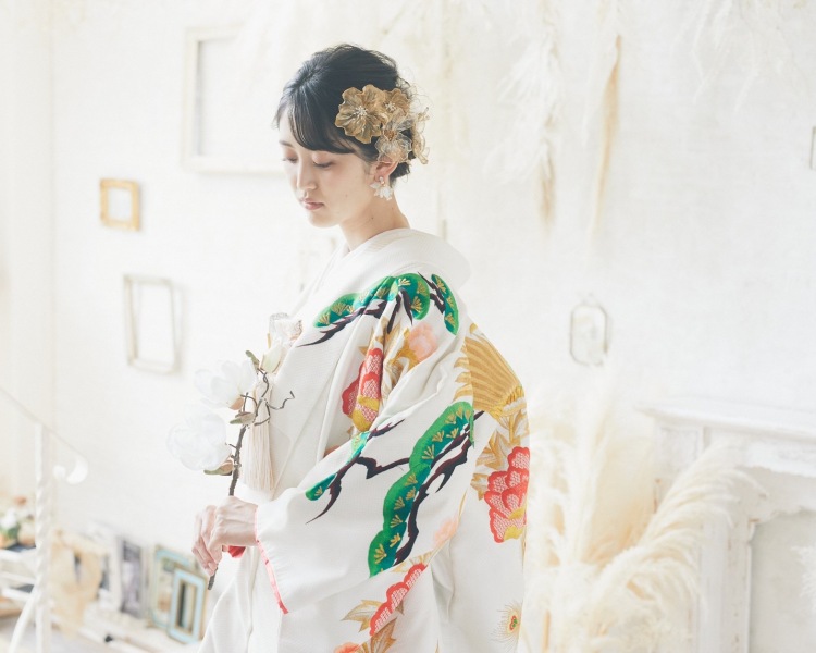 【早期予約がお得】2ヶ月前のご予約でドレス１着プレゼント！和装・洋装スタジオプラン｜187,000円&rarr;165,000円