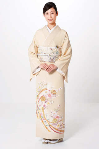 列席衣装（色留袖）