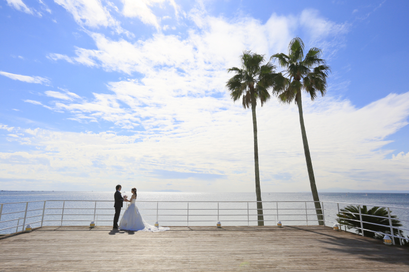 雲と青空のコントラストが2人を際立たせます!