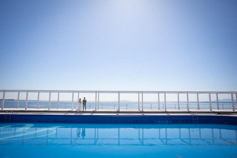プール・海・空の３つの青