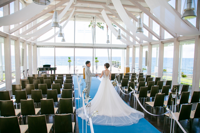 後ろ姿も素敵なドレス