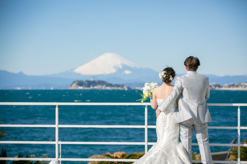 江の島の先に富士山を見る