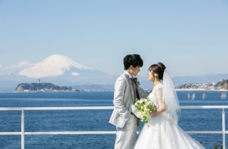 【1、2月撮影限定】1年で1番空が綺麗に映る冬のリゾートフォト （データ、衣装、小物、ブーケ、美容付）