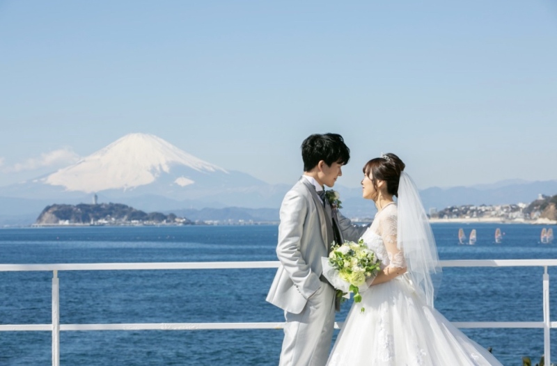 【1、2月撮影限定】1年で1番空が綺麗に映る冬のリゾートフォト (データ、衣装、小物、ブーケ、美容付)