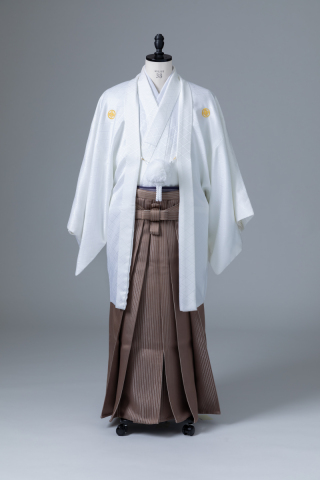 白色紋付・茶ストライプ袴