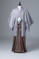 ライトグレー紋付・茶ストライプ袴