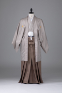 市松ベージュ紋付・茶ストライプ袴