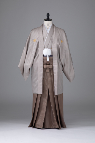 市松ベージュ紋付・茶ストライプ袴